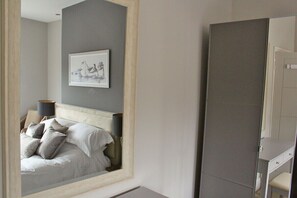 4 bedrooms, desk, iron/ironing board, travel crib