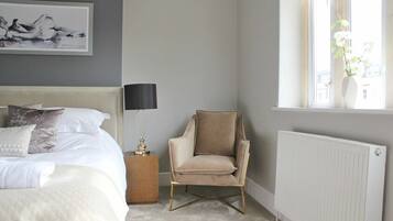 4 bedrooms, desk, iron/ironing board, travel cot