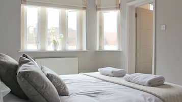 4 bedrooms, desk, iron/ironing board, travel cot