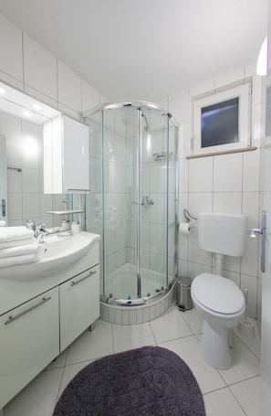 Shower, towels