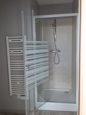 Hair dryer, towels, soap - Beautiful studio near the sea (the pontoon) (Donville-les-Bains)