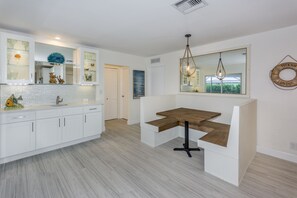 Dining - Newly Renovated Pool Home on Golf Course (Tequesta)