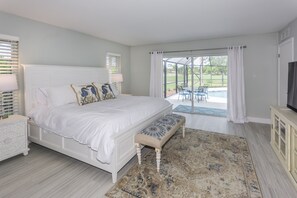 3 bedrooms, iron/ironing board, travel cot, WiFi - Newly Renovated Pool Home on Golf Course (Tequesta)