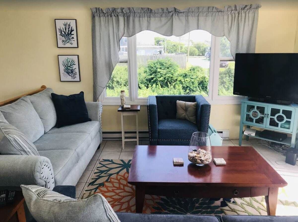 Spacious Sand Hill Cove Home!