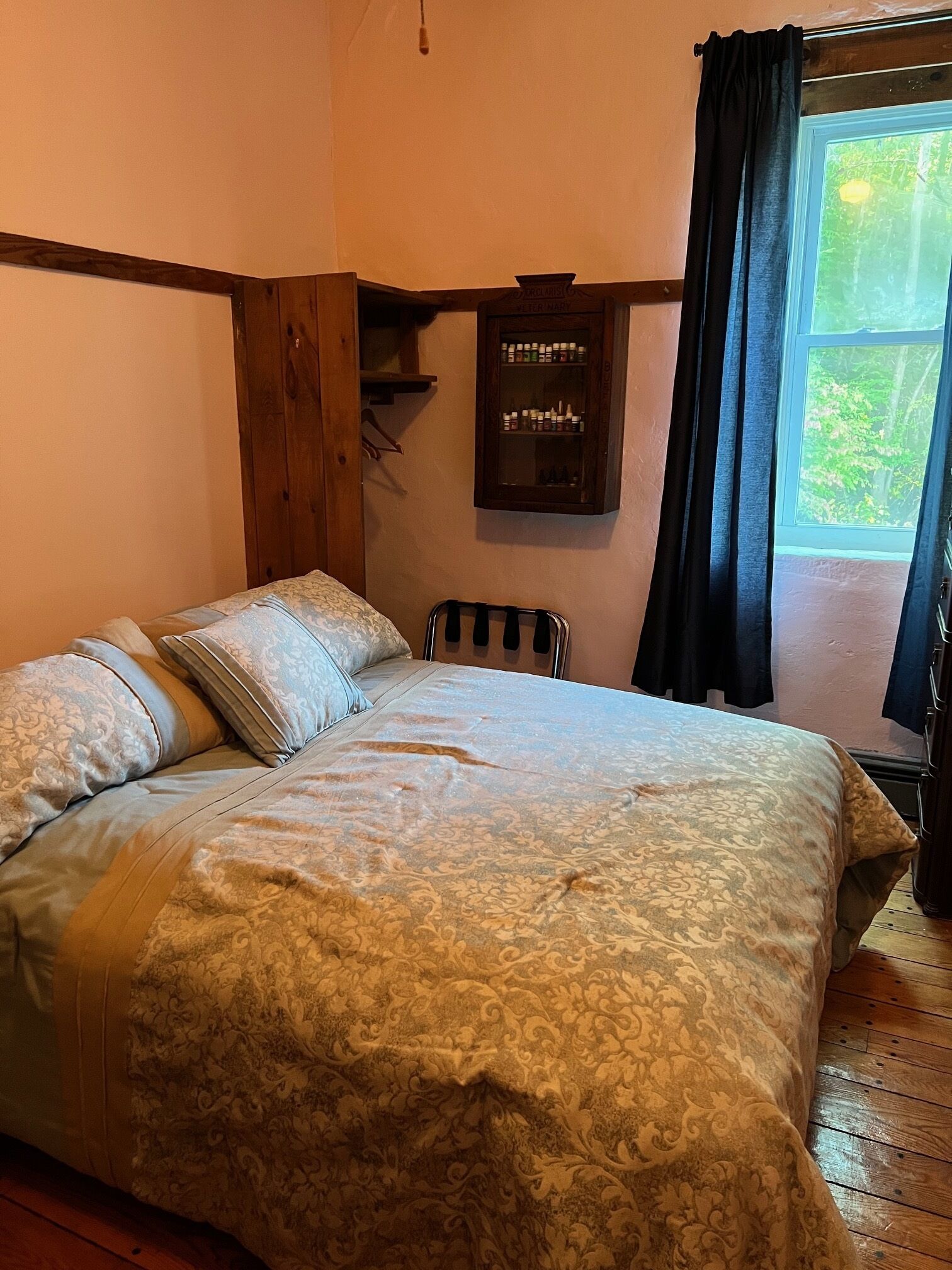 Rustic Inn in the Shaker Tradition