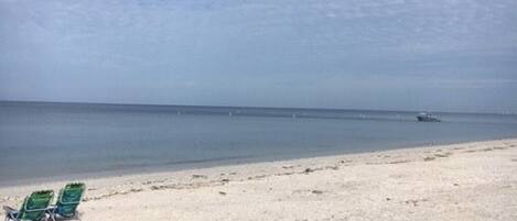 Beach nearby, sun-loungers, beach towels