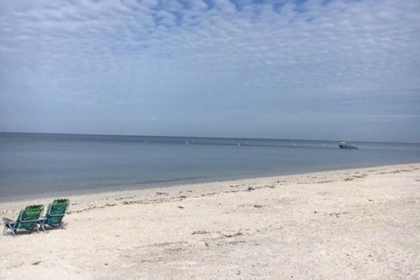 Beach nearby, sun loungers, beach towels