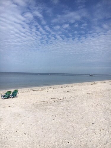 Eine Meile von Bonita Beach und Barefoot Beach!