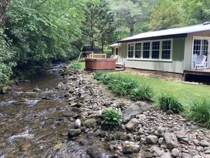 Property grounds - This Is It!! Creekside Cabin with Hot Tub, Fire Pit & Starlink High Speed WiFi!! (Franklin)
