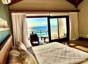 5 quartos, escrivaninha, ferros/tábuas de passar roupa