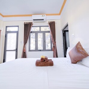 Family Room, Mountain View | Premium bedding, desk, blackout curtains, soundproofing - Golden Forest Homestay (Bo Trach)