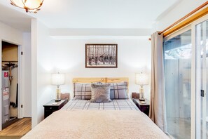 2 bedrooms, iron/ironing board, Internet, bed sheets - Newly updated condo - close to downtown Ketchum & the ski lifts (Ketchum)
