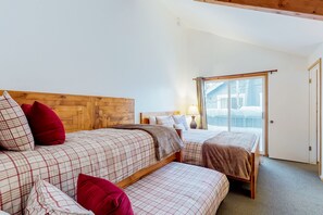 2 bedrooms, iron/ironing board, Internet, bed sheets
