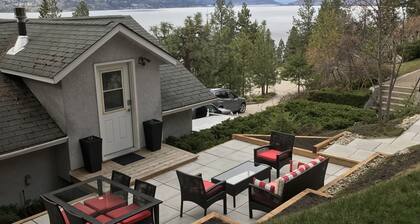 Deer House - Modern Carriage House with Lake Views