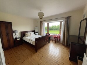 3 soverom, strykejern/-brett, reiseseng for barn og wi-fi (inkludert)