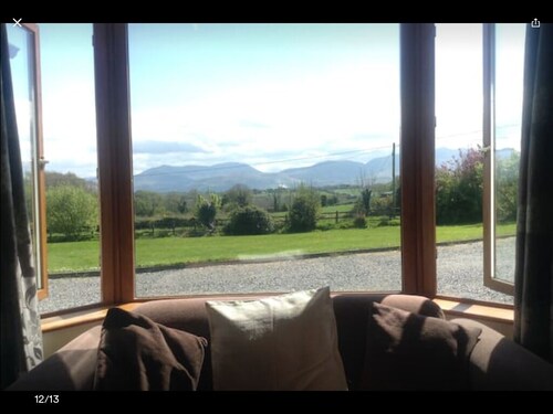 Dun Aonaigh with spectacular mountain views. Enjoy a peaceful country retreat. 