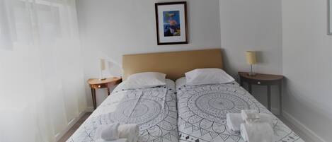 3 chambres, fer et planche à repasser, Wi-Fi gratuit, draps fournis