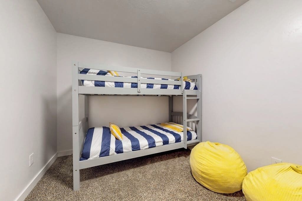 7 bedrooms, iron/ironing board, Internet, bed sheets