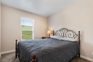 7 bedrooms, iron/ironing board, internet, bed sheets