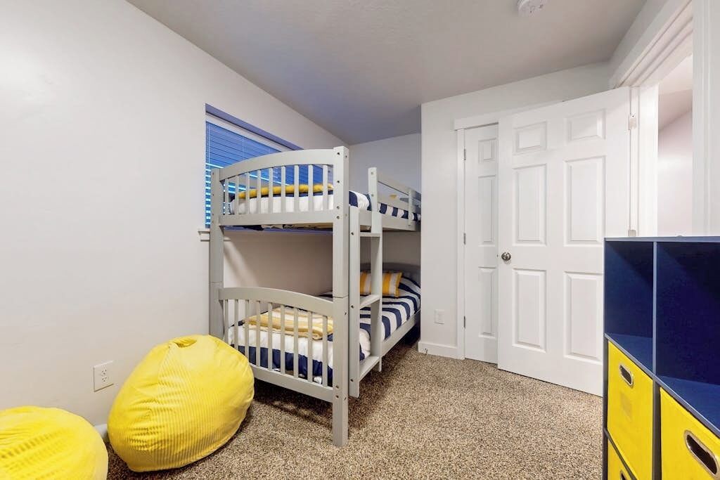7 bedrooms, iron/ironing board, Internet, bed sheets