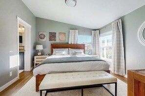 7 bedrooms, iron/ironing board, internet, bed sheets