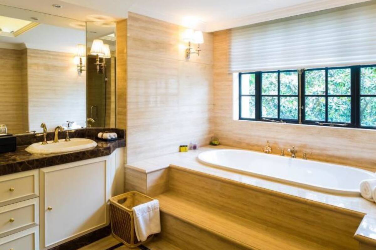 In-room safe, desk, blackout curtains, free WiFi