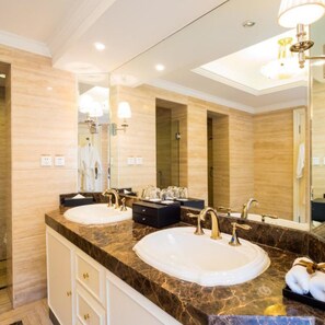 Separate bathtub and shower, free toiletries, hair dryer, slippers