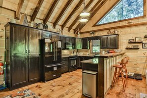 雪櫃、微波爐、焗爐、爐具