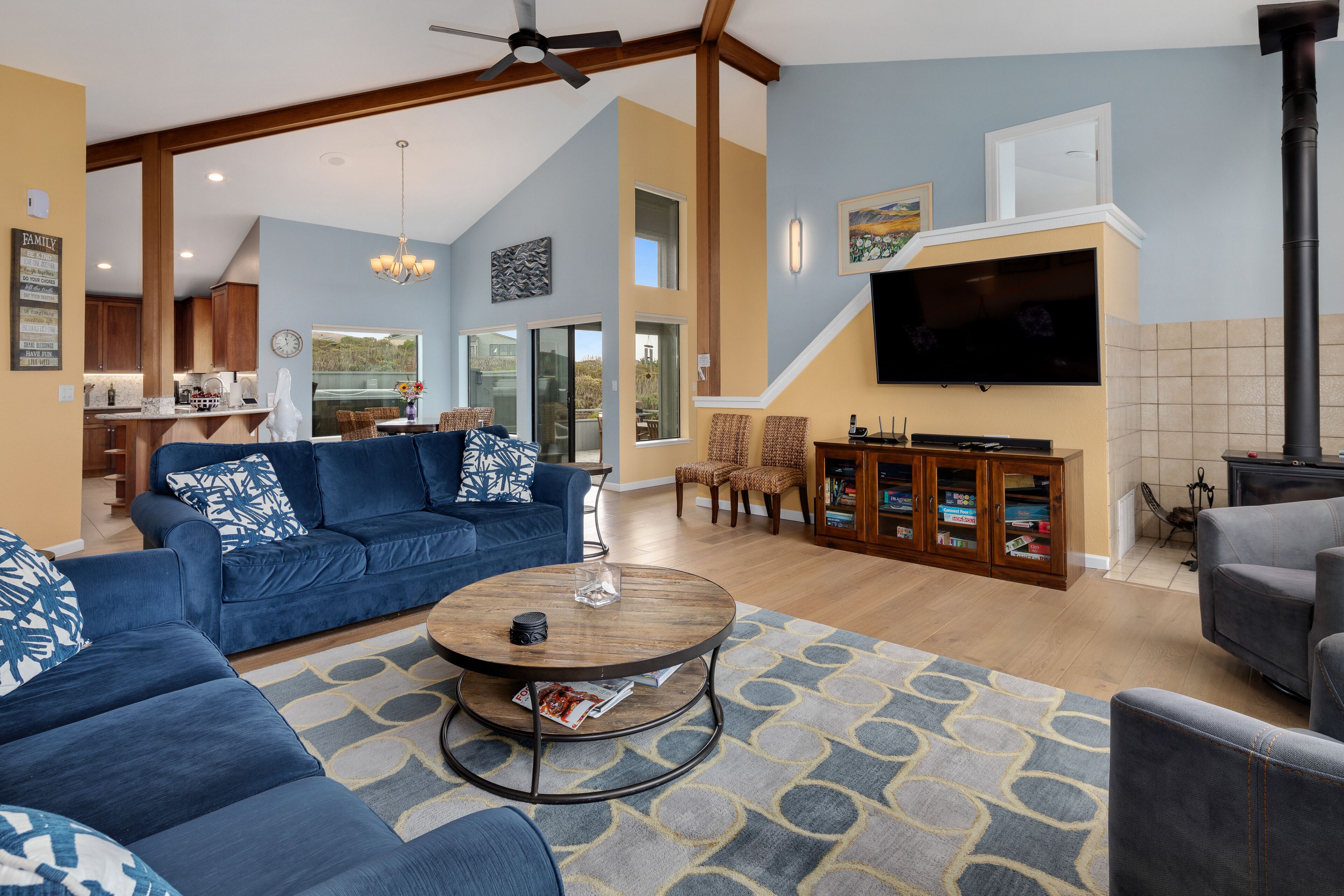 New Listing! All-Suite Eagles Nest w/ Hot Tub & Ocean Vistas