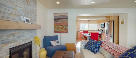 TV, lareira, DVD player