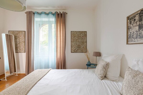 2 bedrooms, desk, soundproofing, iron/ironing board