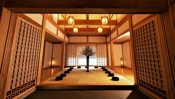 Une pièce de style japonais traditionnel, avec un sol recouvert de tatamis, des portes coulissantes en bois et un arbre décoratif placé au centre.