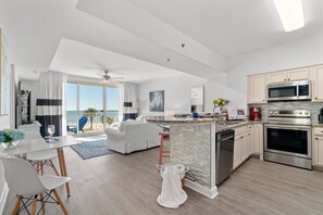 Frigorifero, microonde, lavastoviglie, macchina per tè/caffè