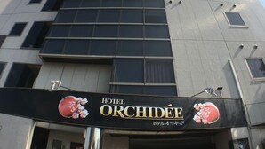 A hotel named "Orchidée" with a modern architectural design, featuring a prominent entrance and multiple windows. - Hotel Orchidee - Adult Only (Kurashiki)