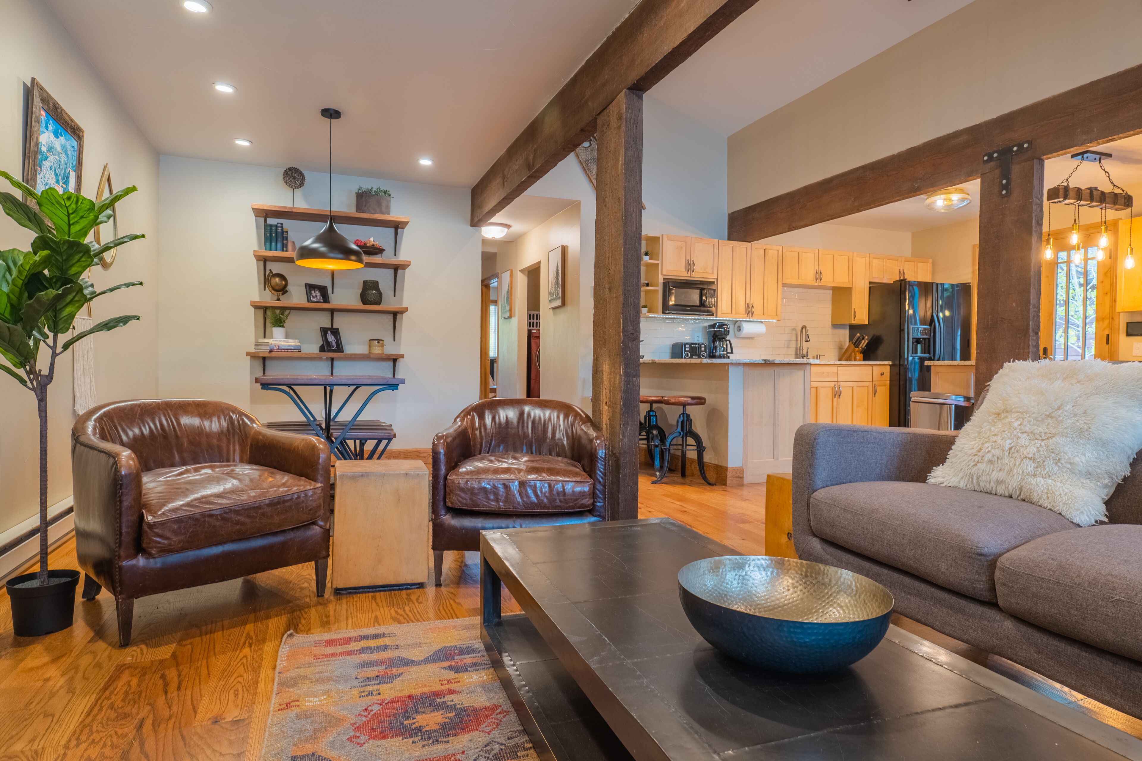 Cozy Mountain House with private hot-tub