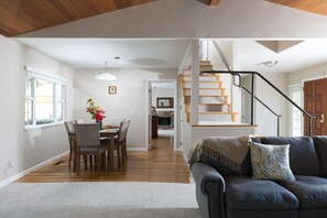 Smart TV, fireplace, books, stereo