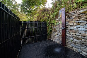 Royal Villa | Bilik Mandi | Tab mandi rendaman dalam, hulu semburan mandi hujan 