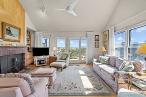TV, fireplace, DVD player - 2381 - Peaceable Kingdom by the Sea, Charming townhome in Sanderling with unmatched panoramic views (Duck)