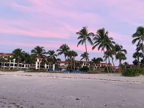 Am Strand, Liegestühle, Strandtücher