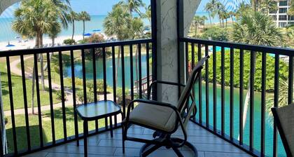Sanibel:Pointe Santo E31 Where the Sun Meets the Sea! Ask about Discounts
