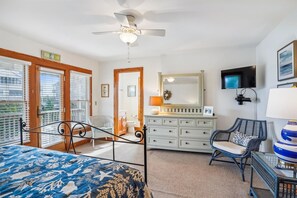 4 bedrooms, internet, bed sheets