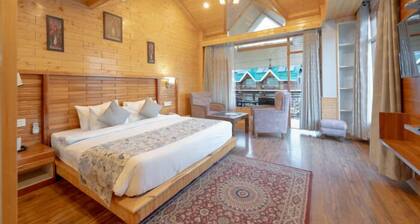 SNOW PEAK RETREAT & COTTAGES - MANALI (Centrally Heated)