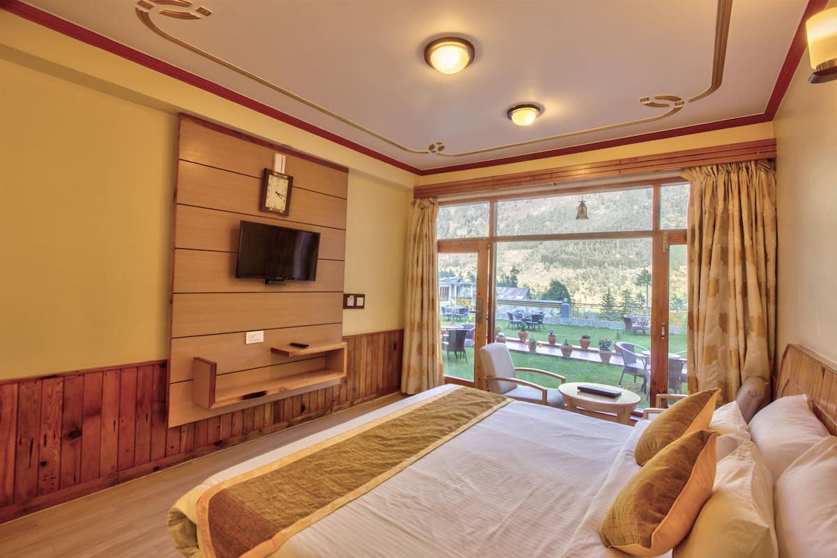 Deluxe Double Room, 1 Double Bed, Non Smoking, Hill View | Individually decorated, desk, laptop workspace, soundproofing