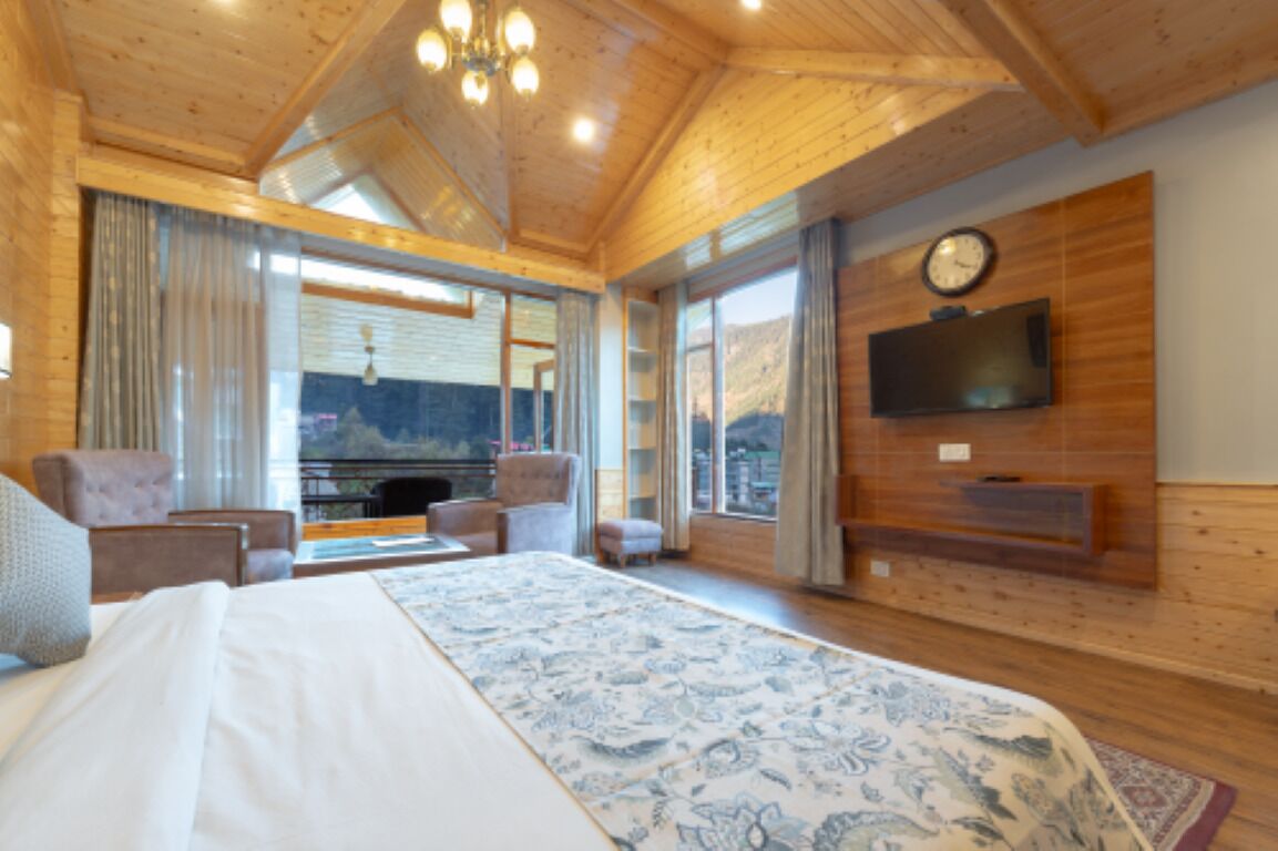 Premium Room | Individually decorated, desk, laptop workspace, soundproofing