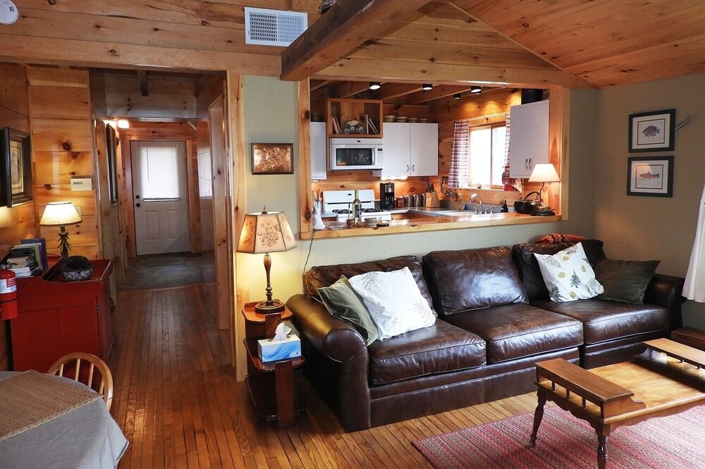 Hand-Crafted Cottage near Gore Mountain and Minerva Lake