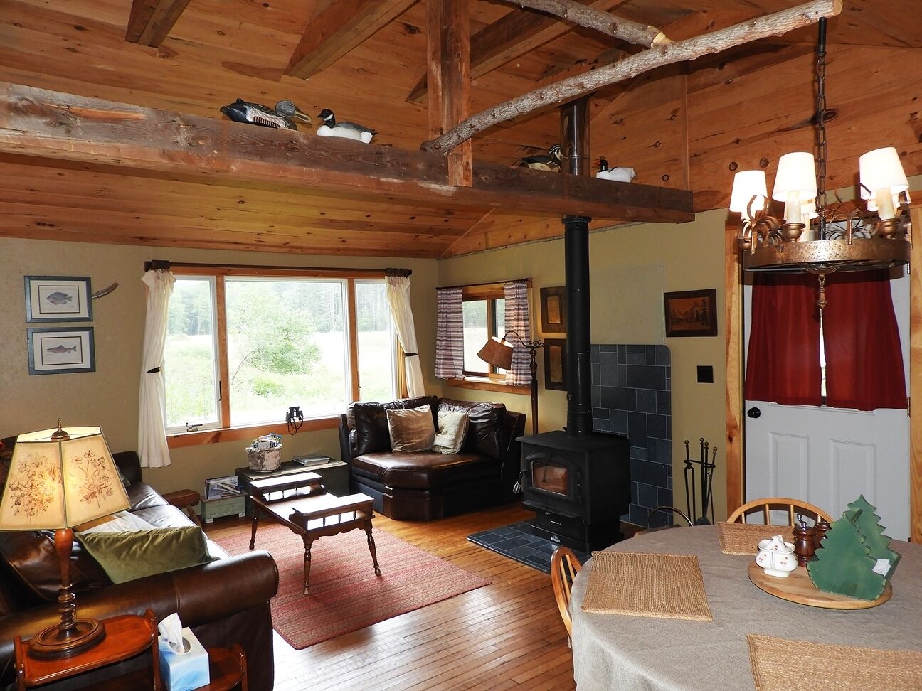 電視、壁爐、書籍