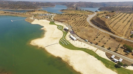 Beach. Casa da Matriz is the ideal place to rest or for your business trip.