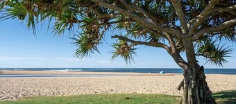 Bryce Street Beach House mit Blick auf den Moffat Beach