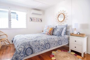 3 bedrooms, desk, iron/ironing board, travel cot