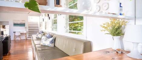 Een televisie, Netflix, boeken en streamingdiensten